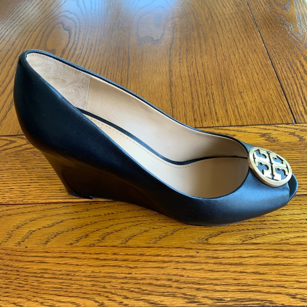 Brand New Tory Burch Benton wedges